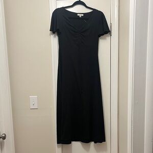 Classic Black Maxi Dress with V-Neck and Short Sleeves